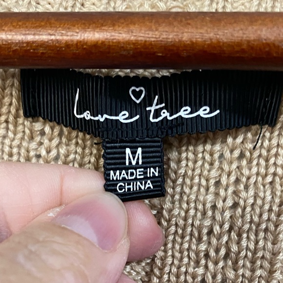 EUC Women’s Medium Love Tree V Neck Cropped Sweater with a Cable Knit in Tan - Picture 6 of 8